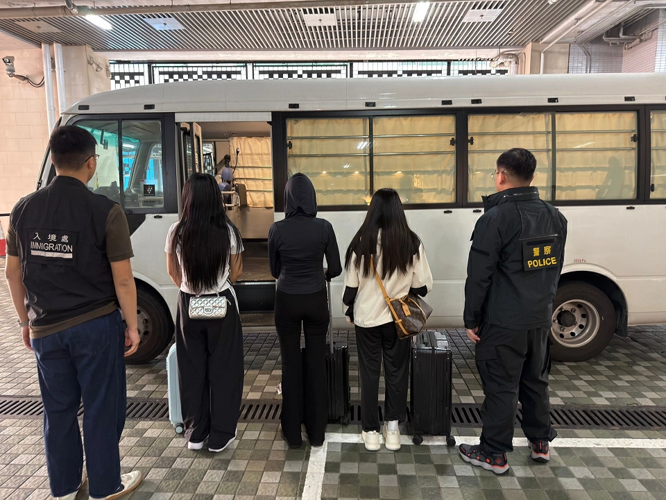 警方東九龍反非法勞工行動 拘捕12名黑工