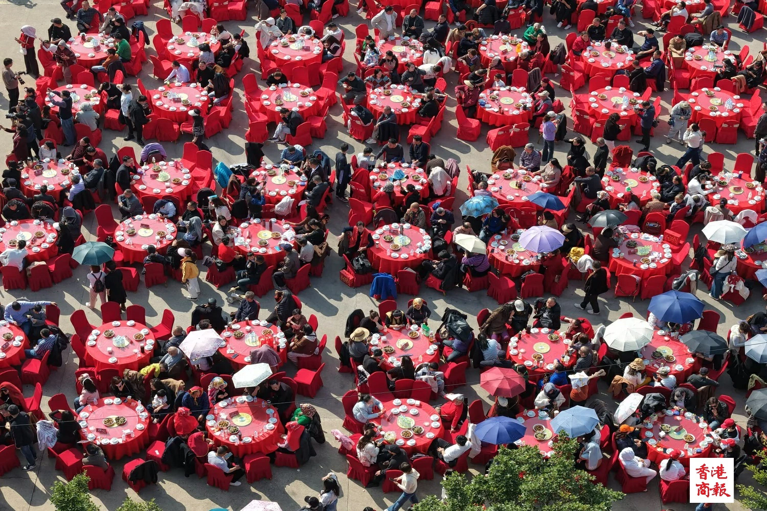 有片│年味中國　四川廣漢連山「九大碗」千人聚會民俗盛宴