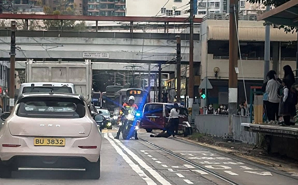 輕鐵大興北站踏單車路軌自炒 男子一度昏迷送院救治