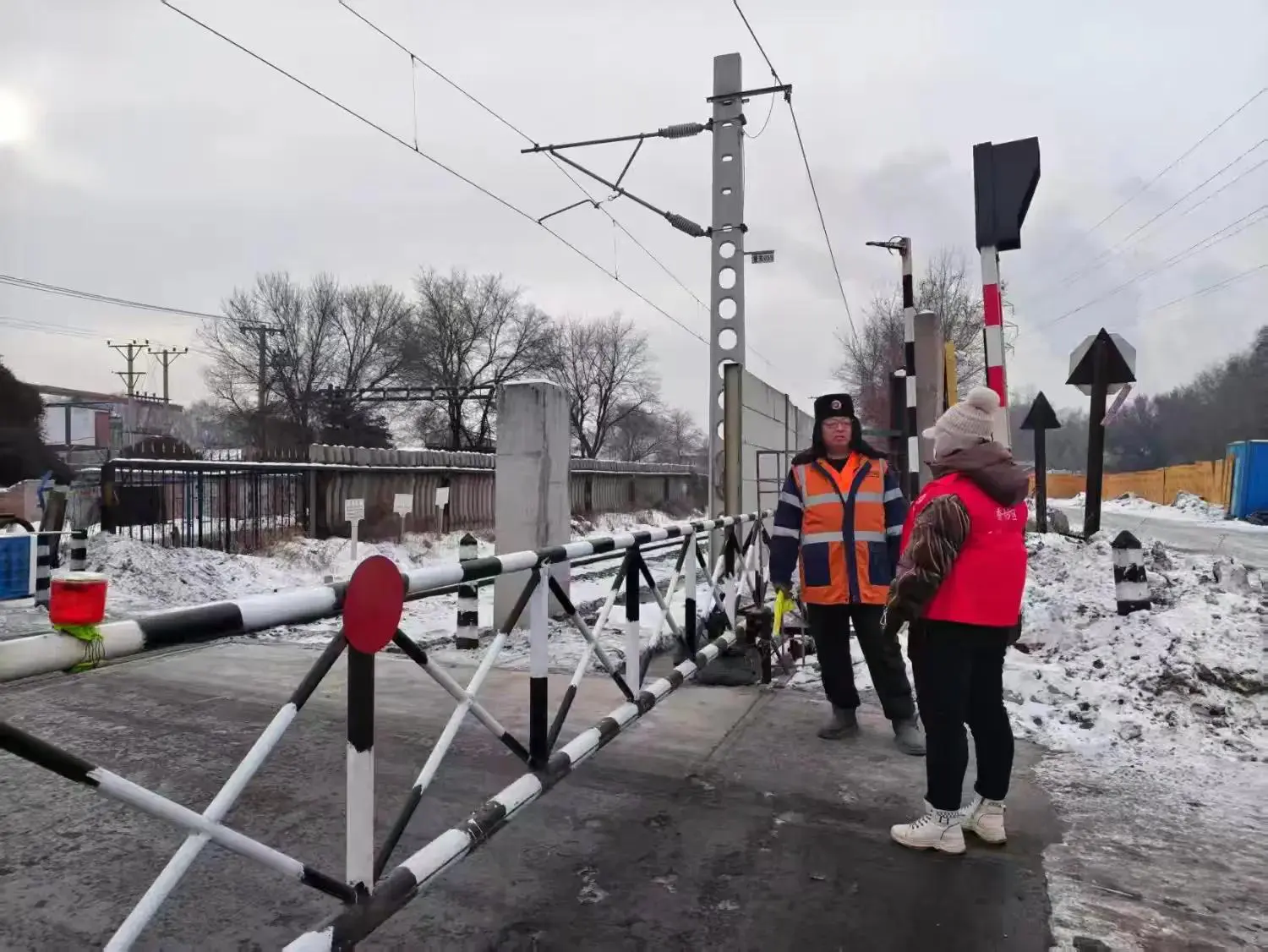 哈市香坊區通天街道開展春節全周期鐵路護路聯防巡查行動