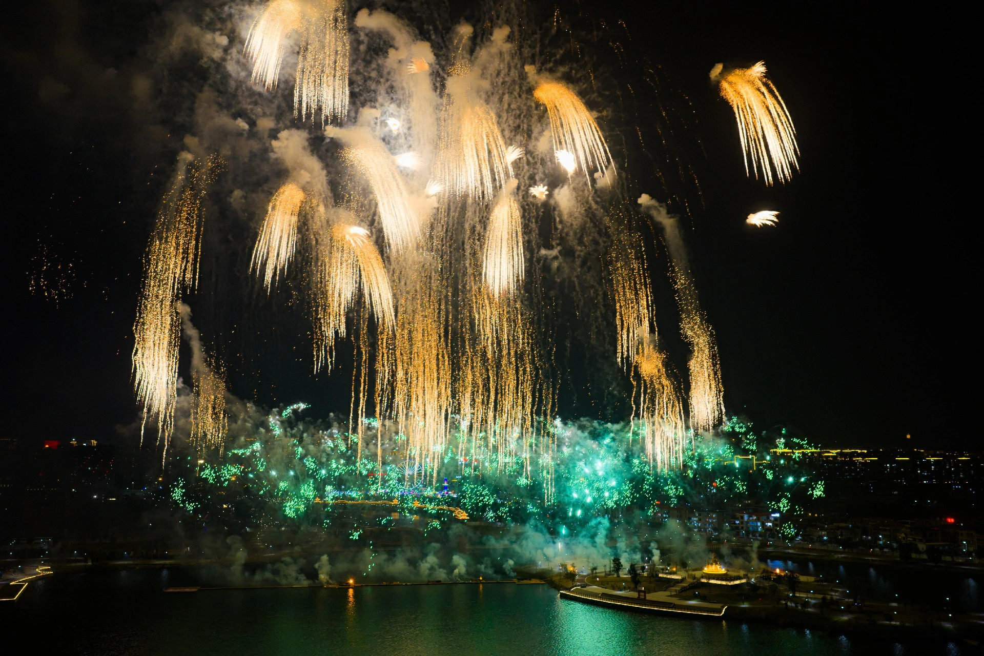 2026惠安新春煙花秀璀璨啟幕 共繪盛世華章