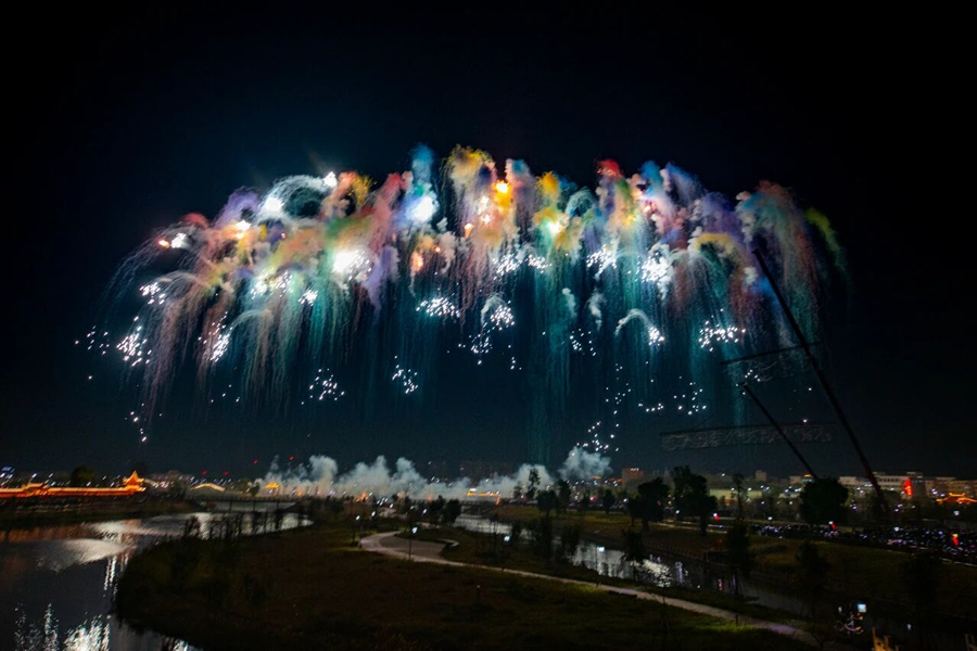 璀璨煙花繪華章 2026泉州惠安新春煙花秀驚艷上演