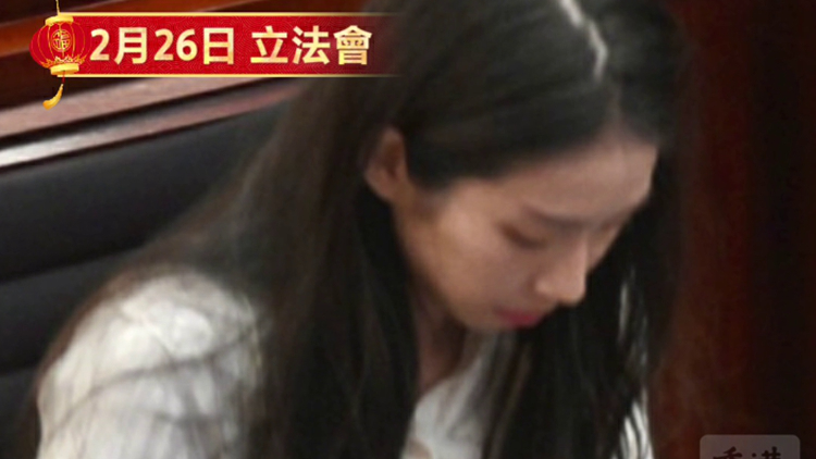 有片｜江旻憓大派利是 三度補「彈藥」 人人有份