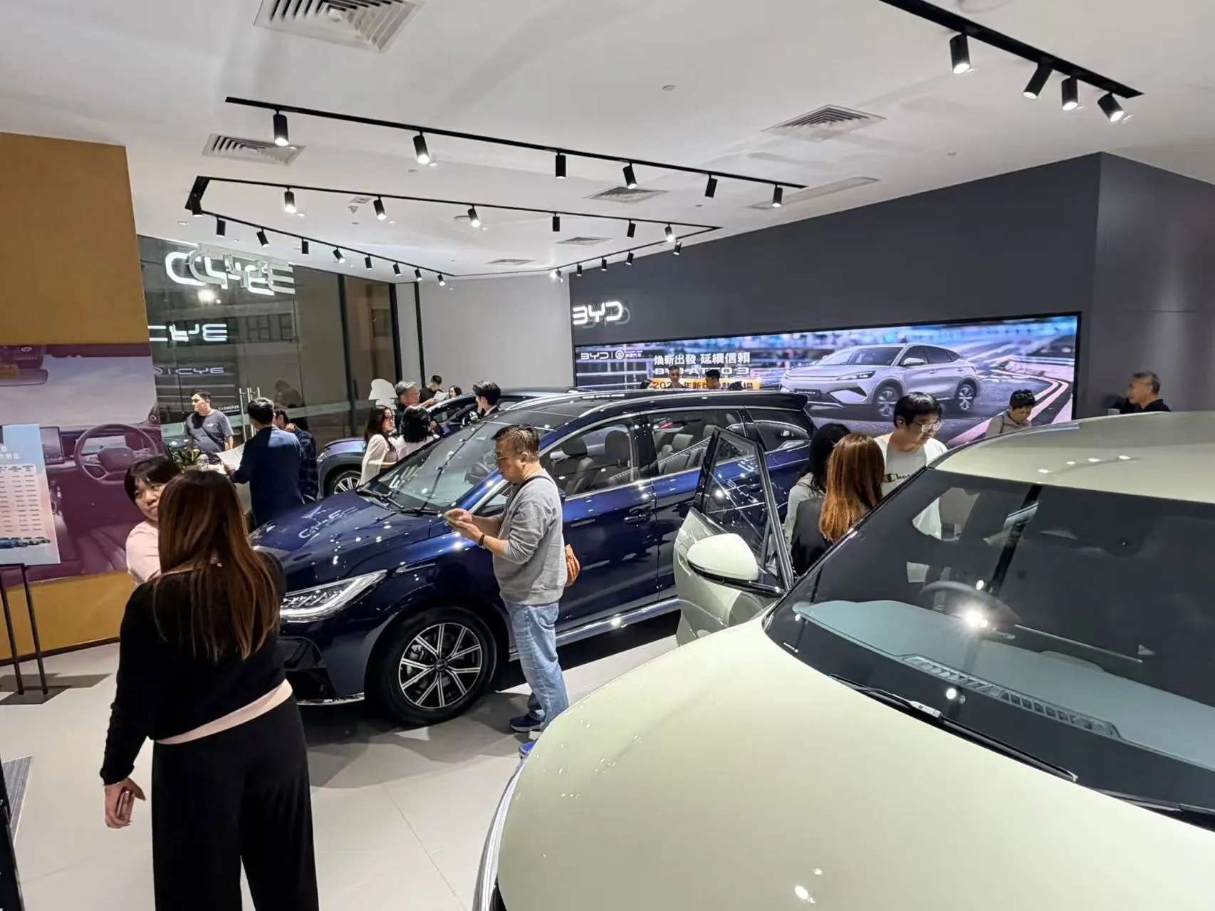 食正「一換一」尾班車 比亞迪香港單日勁銷800輛 