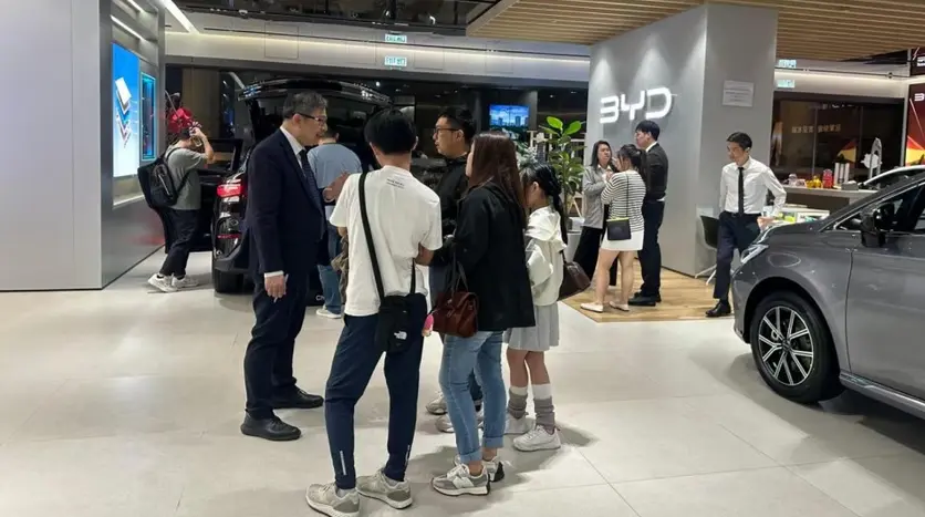 比亞迪單日接逾800訂單 設特別專線助客「上車」