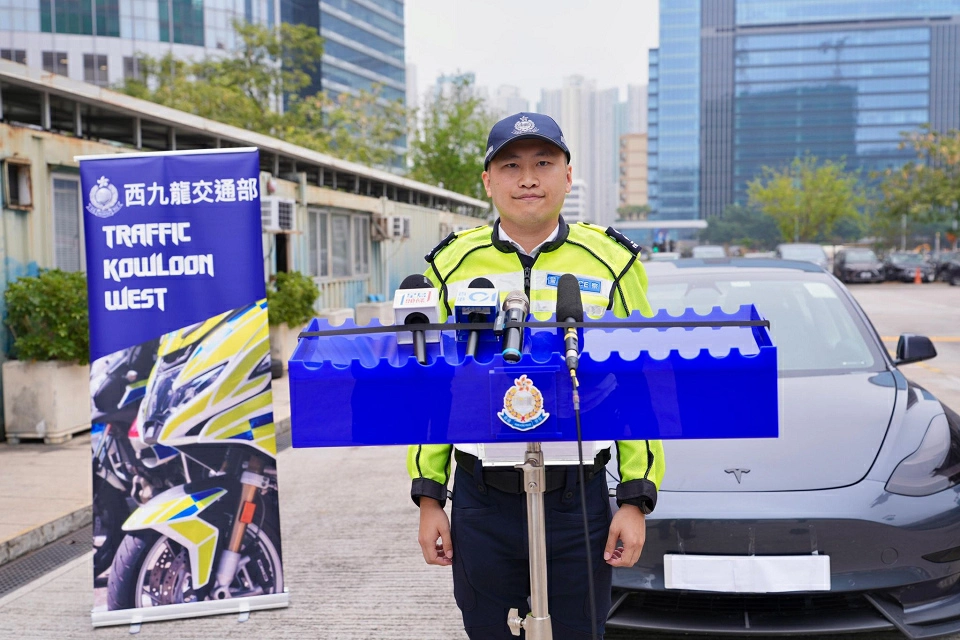 警方西九龍打擊白牌車 拘兩男涉非法載客取酬