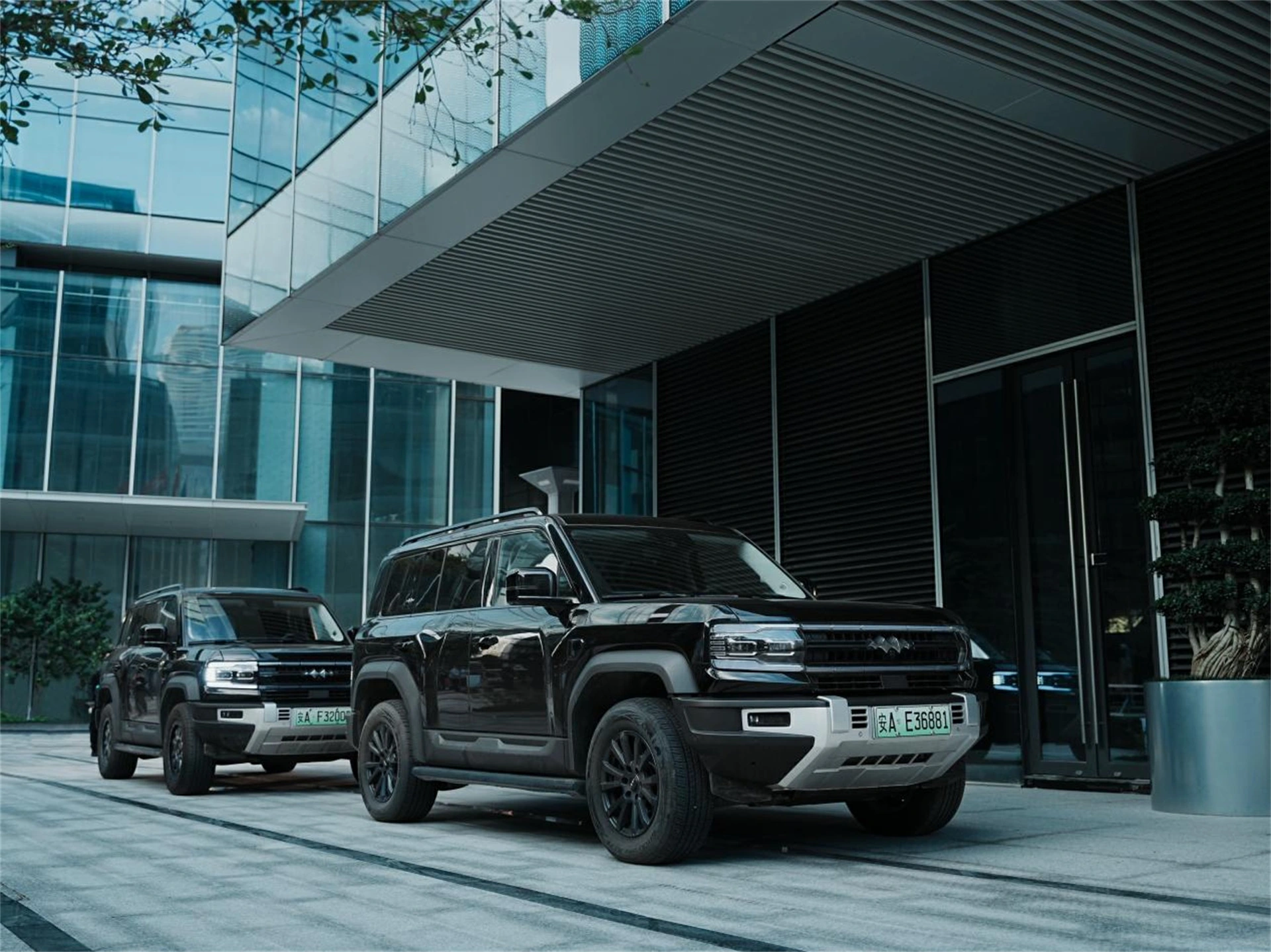  電影《驚蟄無聲》車戲太上頭！特工開國產車追擊，燃到窒息