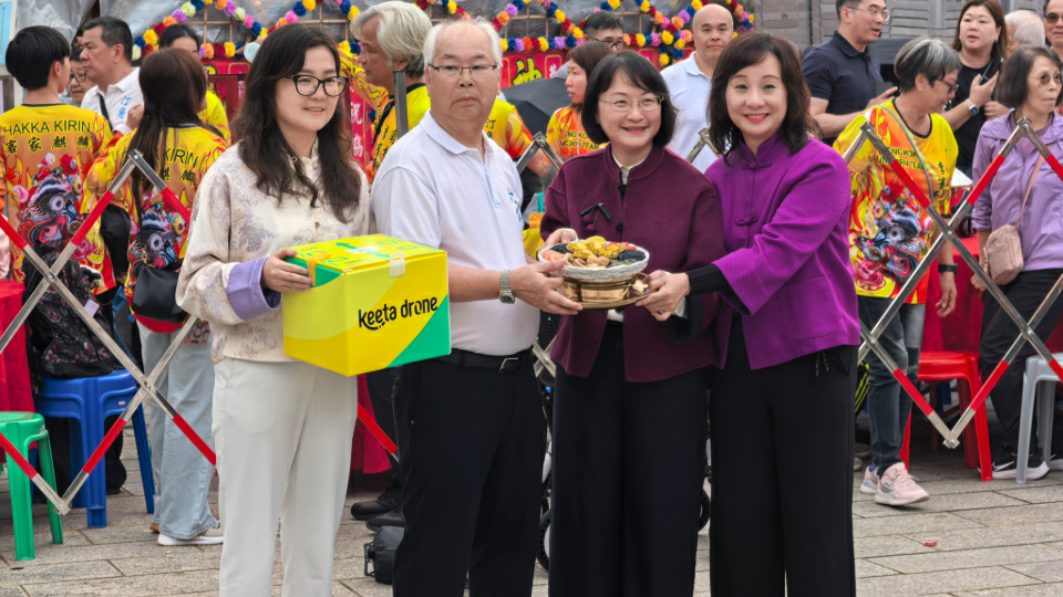美團無人機夥拍香港青少年服務處開通汀角村無人機航線 初步能為15長者送餐