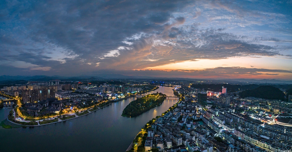 皖黟縣人社局：智慧認證提效能 溫情守護「夕陽紅」