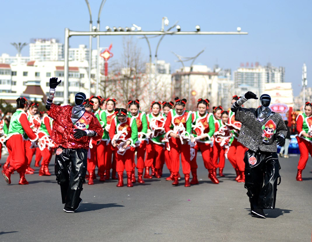 有片I最炫民俗風碰撞硬核科技范 2026丹東新春秧歌展演燃動鴨綠江畔