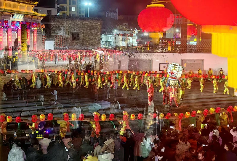 祥龍起舞接福氣文脈相傳賀新春 皖休寧縣舉辦「福滿狀元城」舞龍大會