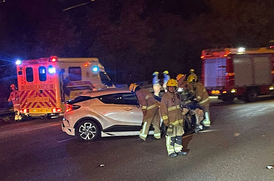 大埔吐露港公路兩車相撞1人傷 交通受阻兩小時 