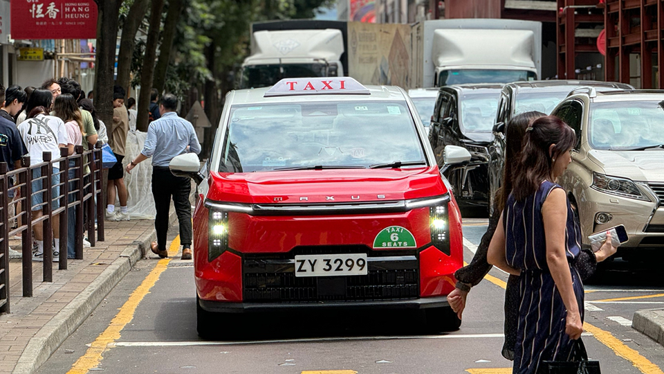 4·1起的士至少提供兩種電子支付 包括支付寶等二維碼及八達通等非二維碼