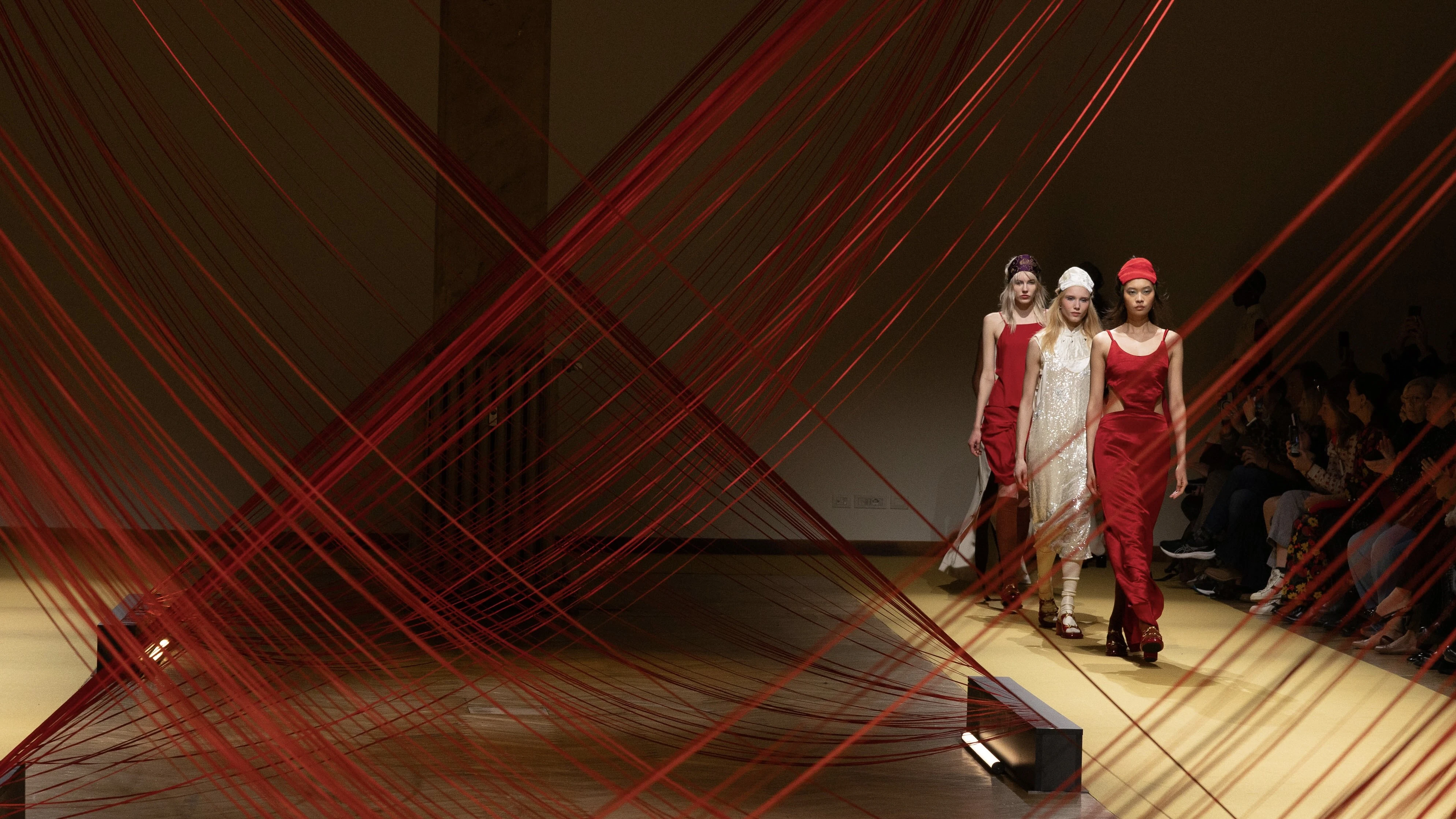 HUI 2026/27秋冬系列《女紅》 於米蘭時裝周書寫被縫進衣物的女性史詩