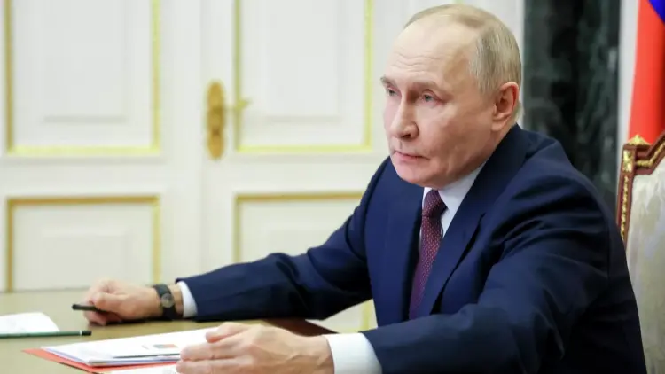 普京就哈梅內伊及其家人身亡致哀