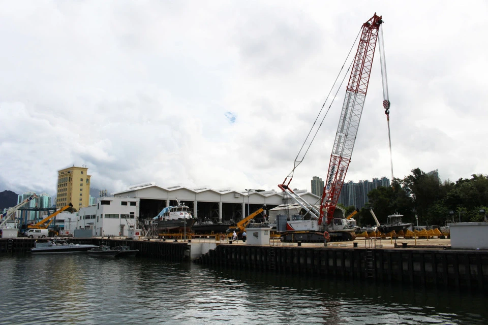 昂船洲政府船塢有船隻疑機件故障發生爆炸 至少6人受傷