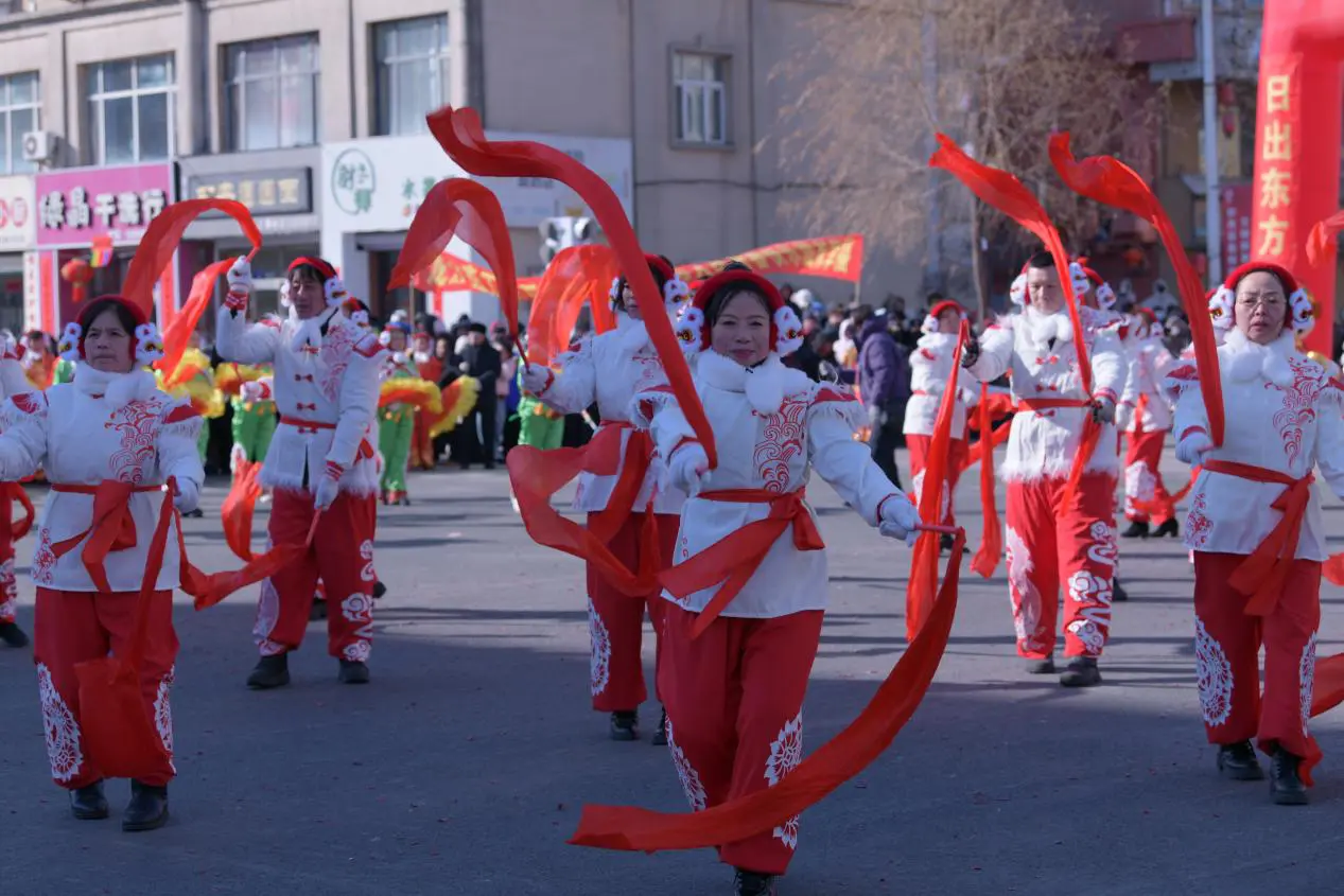 黑龍江虎林：鑼鼓喧天鬧元宵 秧歌巡遊慶「雙慶」