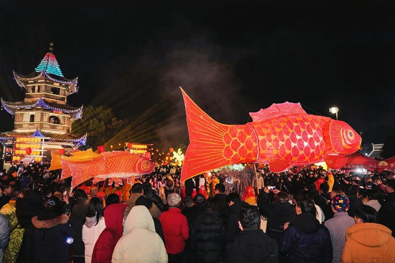 皖黃山區仙源鎮：吉慶魚燈 祝福滿滿