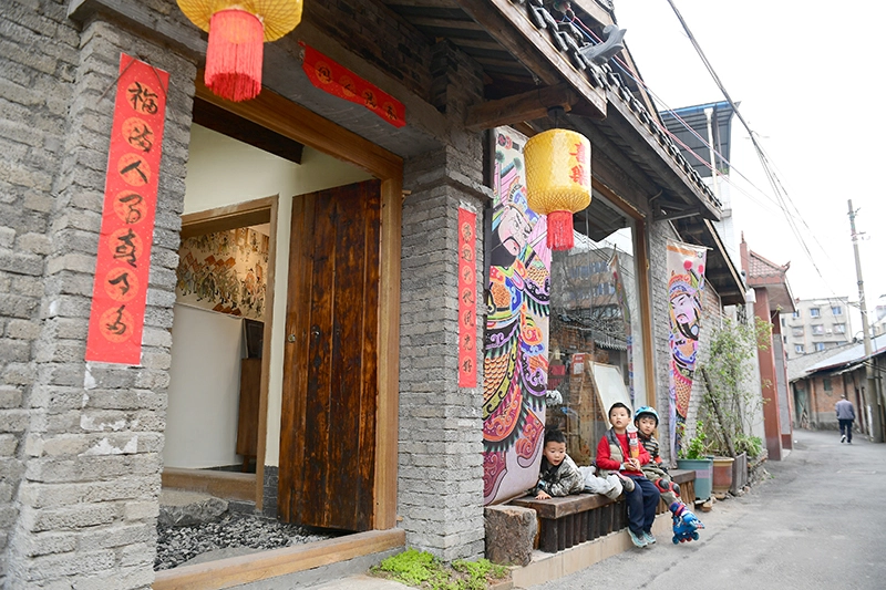 「80後」王官玲讓綿竹年畫在巷陌新生