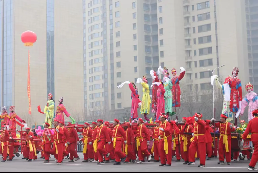 山西晉中社火匯演活動「紅火」上演
