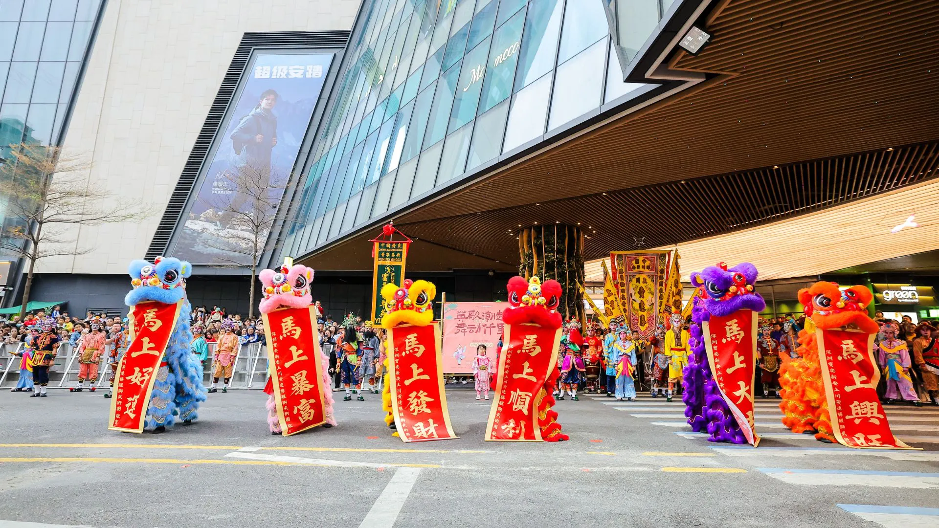 英歌潮起舞動仟里！「英歌女孩」莊恩琪深圳首秀鬧元宵
