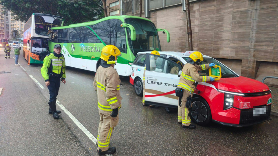 筲箕灣發生3車相撞意外 2司機受傷送院