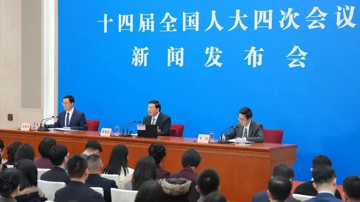 大會發言人回應伊朗局勢：中方呼籲立即停止軍事行動！