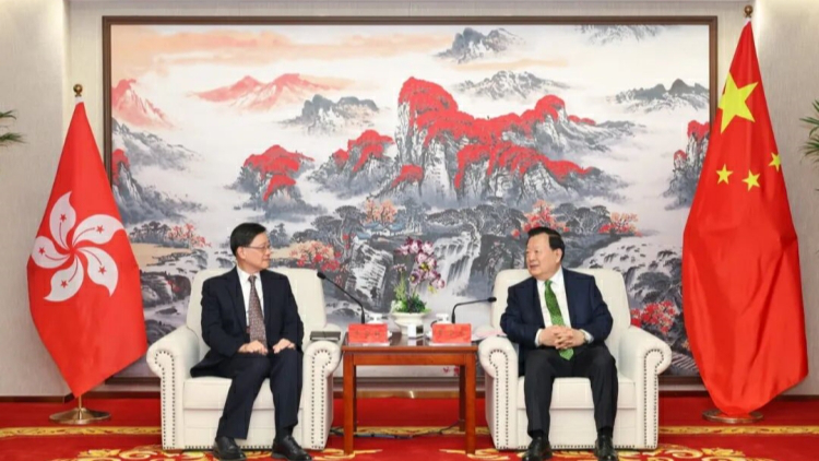 夏寶龍會見李家超