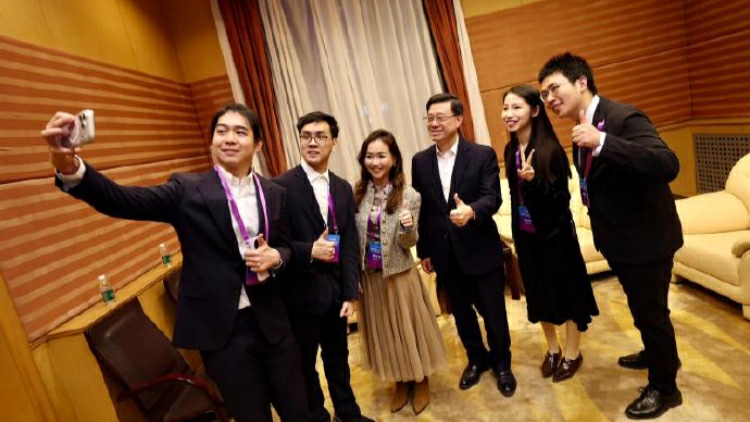 行政長官李家超與在京港生交流