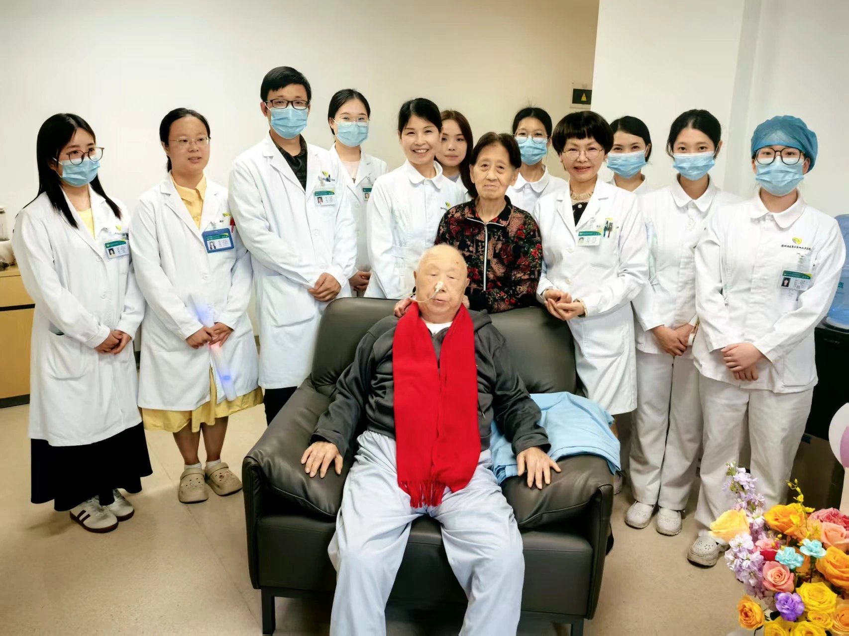 百歲壽辰恰逢元宵佳節 龍崗區四院為百歲壽星打造病房裡的「團圓時刻」