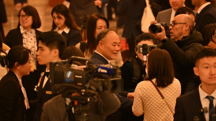 【全國兩會】全國政協委員李書福：甲醇貨車要「破冰」 無障礙出行盼「鋪路」