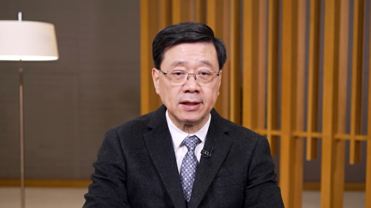 李家超視像出席在粵港商春茗 主動對接國家「十五五」規劃