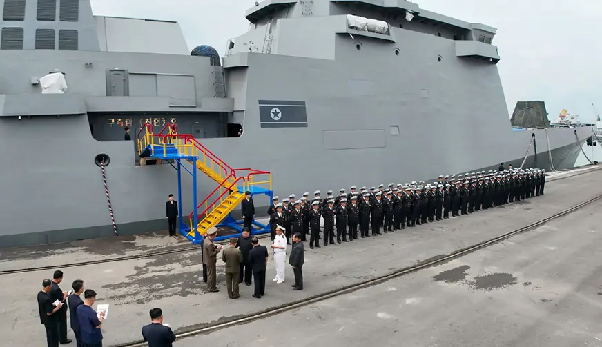金正恩視察「崔賢」號驅逐艦 對海軍核武裝化推進表示滿意