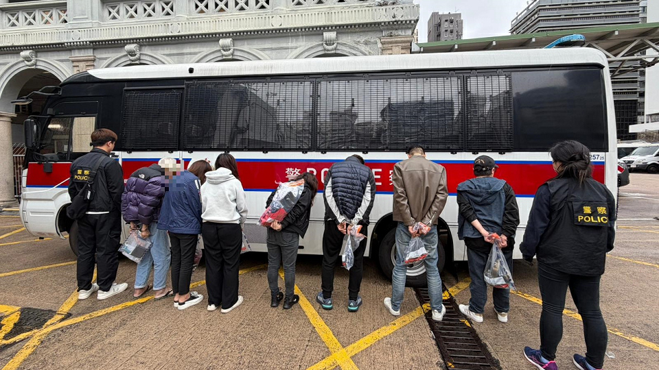 警方旺角搗破毒窟 拘捕8名男女