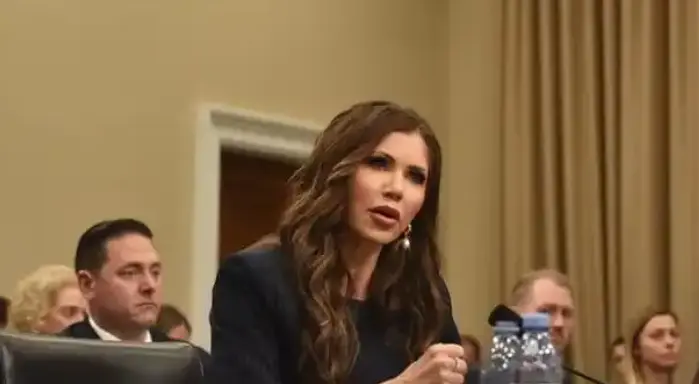 美國國土安全部長諾姆被解職 