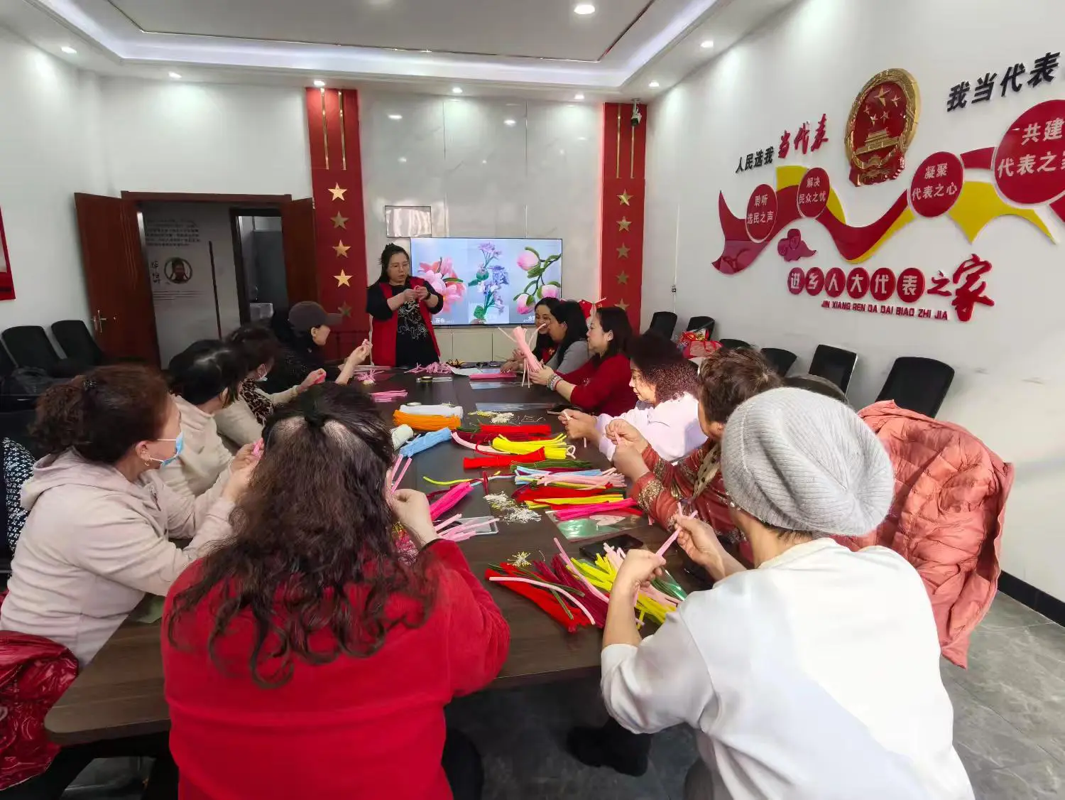 哈市香坊區松園社區開展三八婦女節趣味手工活動