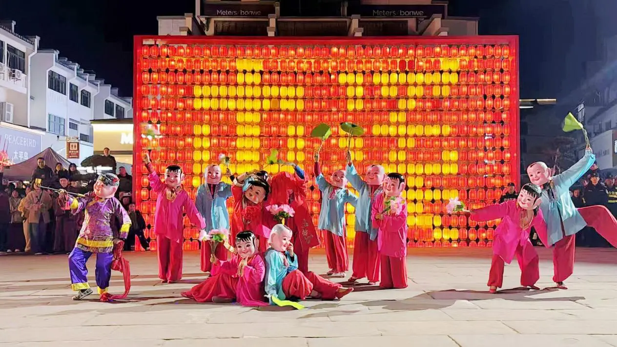 【港商觀察】花燈映照 「黃山首站 國際屯溪」璀璨耀世