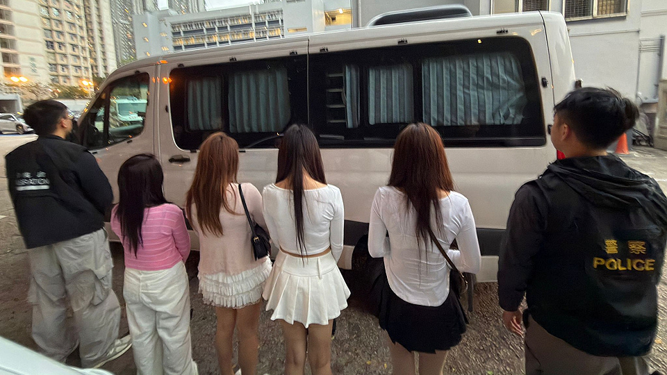 警方聯同入境處觀塘掃黃 拘捕4名內地女子