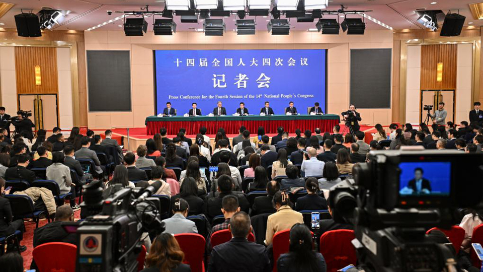 全國兩會｜財政部長藍佛安答香港商報問：中央財政安排1000億元支持財政金融協同促內需