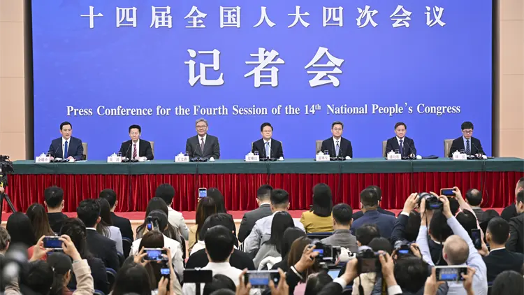 全國兩會 | 吳清：提升資本市場包容性 支持科技創新與產業轉型