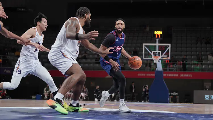 邦斯NBL處子秀表現出色 香港金牛主場93:84挫山東蜜獾