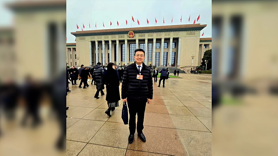 全國兩會｜聚焦京港教育融合發展 劉智鵬委員建言：以人才帶教育 以教育留人才