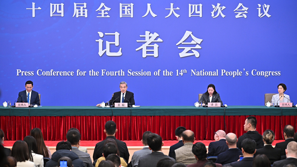 全國兩會｜王毅四問日本