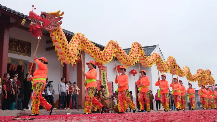 廣東財經大學師生團隊拍攝興寧「上燈+」民俗 以高校力量賦能非遺活化