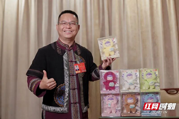 全國人大代表王涯：根在張家界  夢在山水間