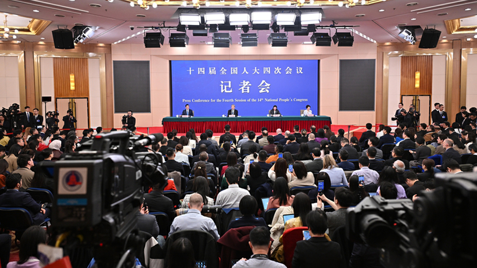 全國兩會｜王毅：樂見歐洲走出保護主義的「小閣樓」 到中國市場強筋壯骨