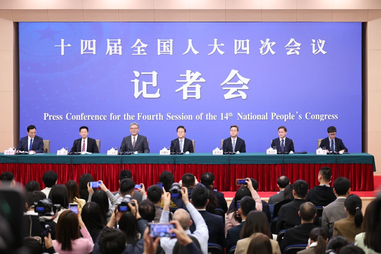 全國兩會 | 賦能科技創新、培育新質生產力如何走深走實？深市委員代表共議路徑