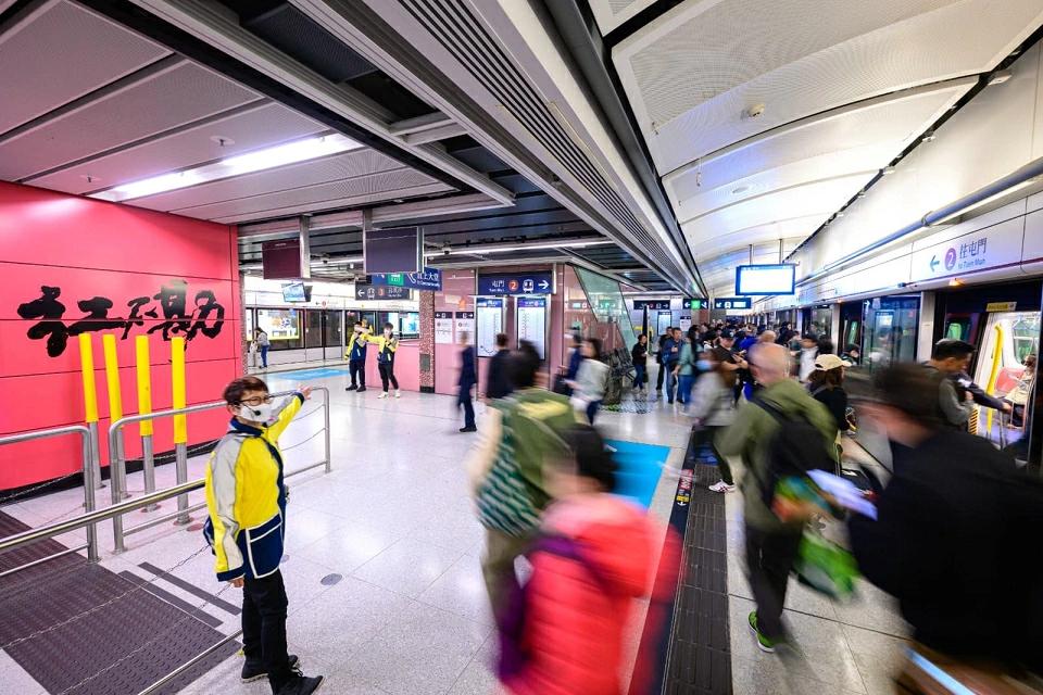 紅磡至尖東路軌改道完成 屯馬線今日恢復正常服務