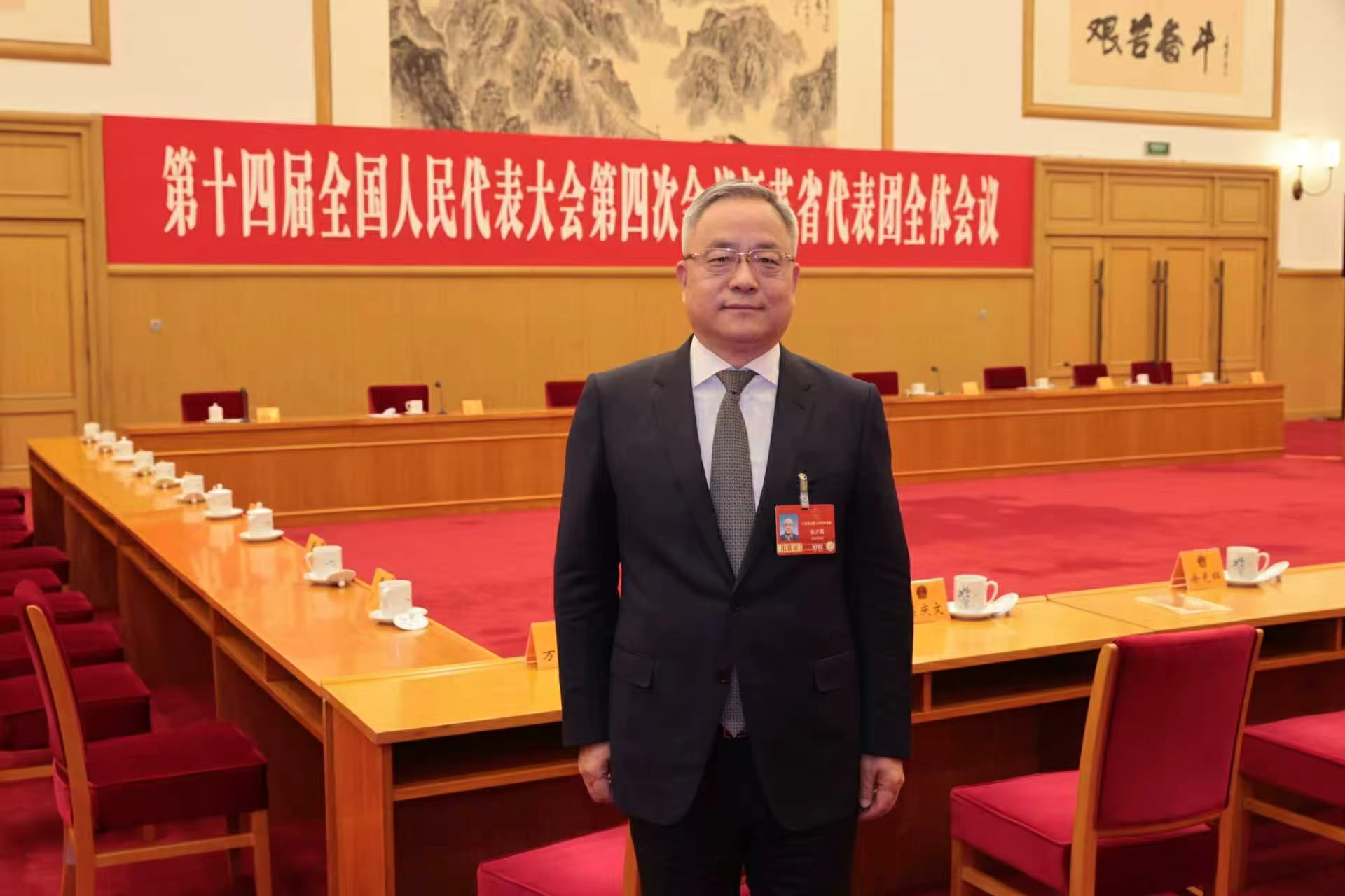 【全國兩會】佘才高代表：推動客運出租汽車立法