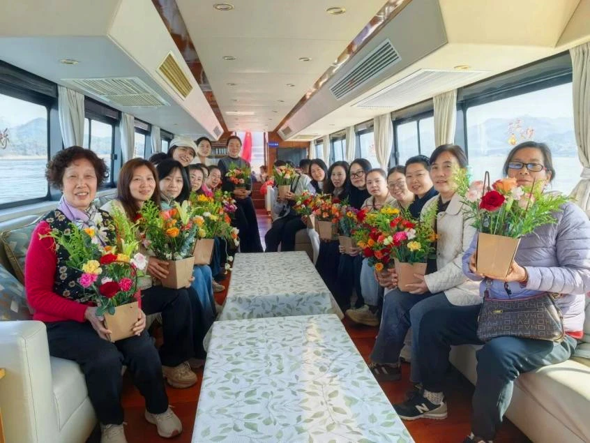 皖黃山太平湖風景區：春風映芳華 山水敬巾幗